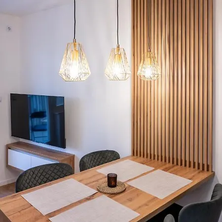 Poppy Elegance Center & Free Parking Apartment *