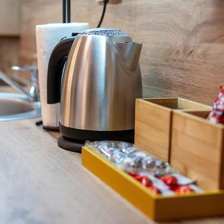 Poppy Elegance Center & Free Parking *