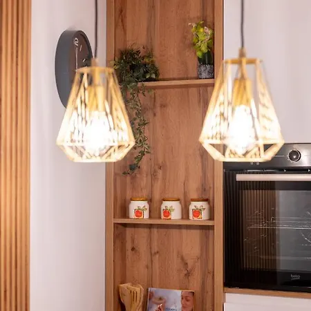 Poppy Elegance Center & Free Parking