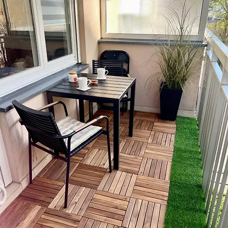 Poppy Elegance Center & Free Parking