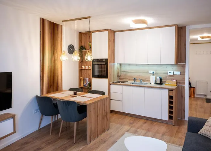 Poppy Elegance Center & Free Parking