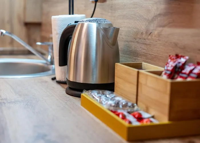 Poppy Elegance Center & Free Parking *