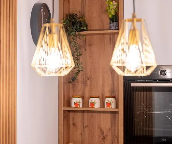 Poppy Elegance Center & Free Parking