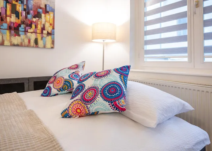 Poppy Elegance Center & Free Parking