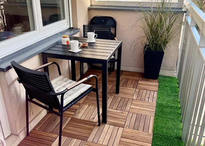 Poppy Elegance Center & Free Parking