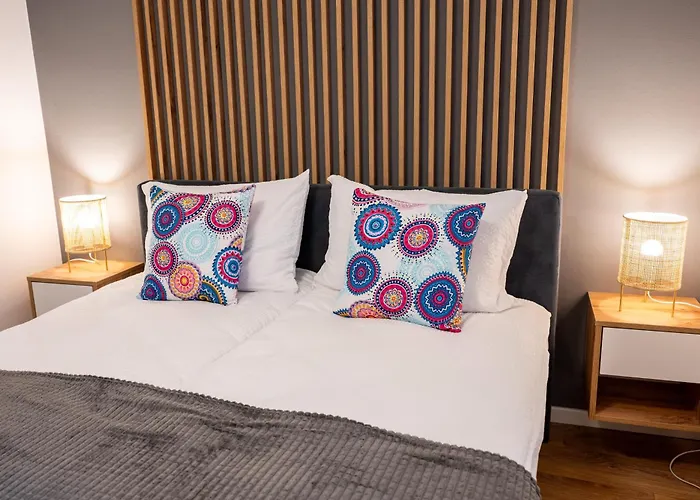 Poppy Elegance Center & Free Parking *