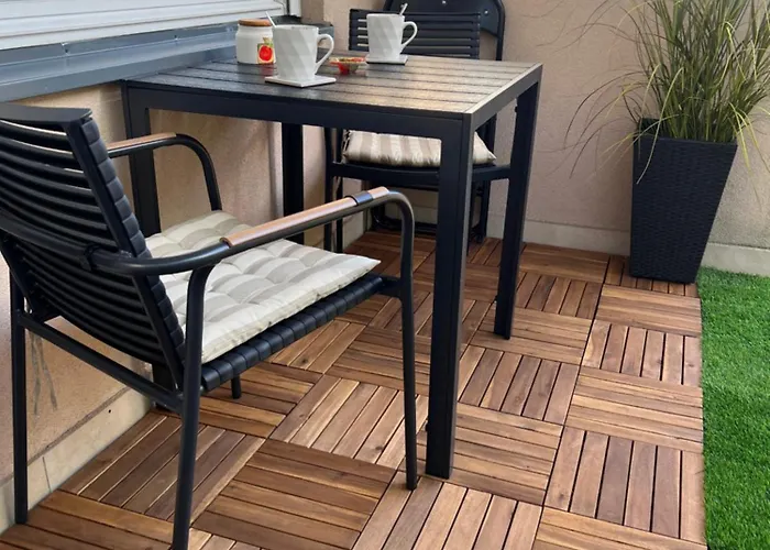 Poppy Elegance Center & Free Parking *